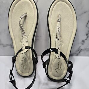 Clarks Women's Black and Cream Sandals